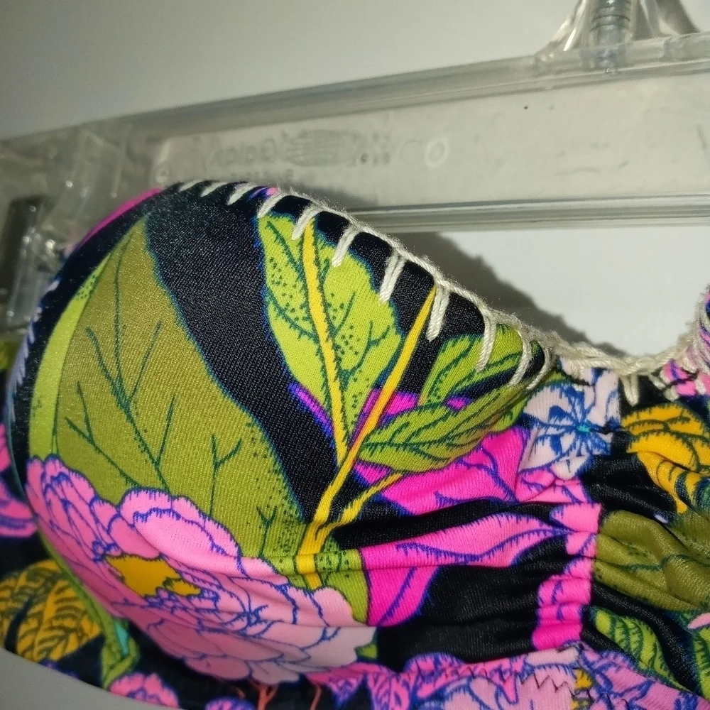Victoria's Secret The Flirt Bandeau Floral Embroidered Strapless Bikini top